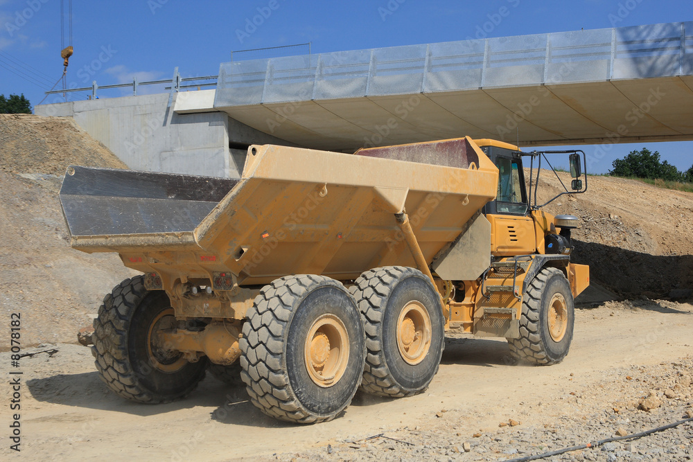 Obraz premium dumper et pont