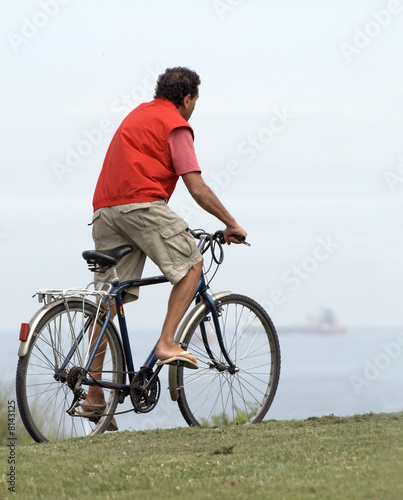 Fototapeta Naklejka Na Ścianę i Meble -  Hombre en bicicleta
