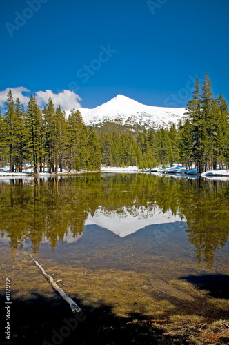 Mountain reflecting in the lake