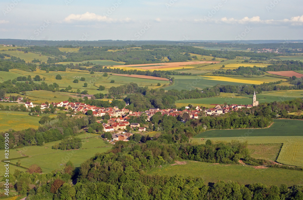 Le village de Saint Père sous Vézelay en Bourgogne