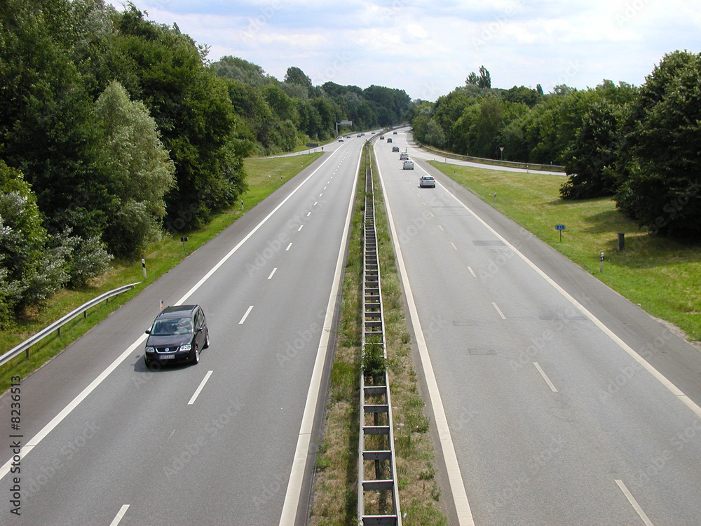 Autobahn, vierspurig