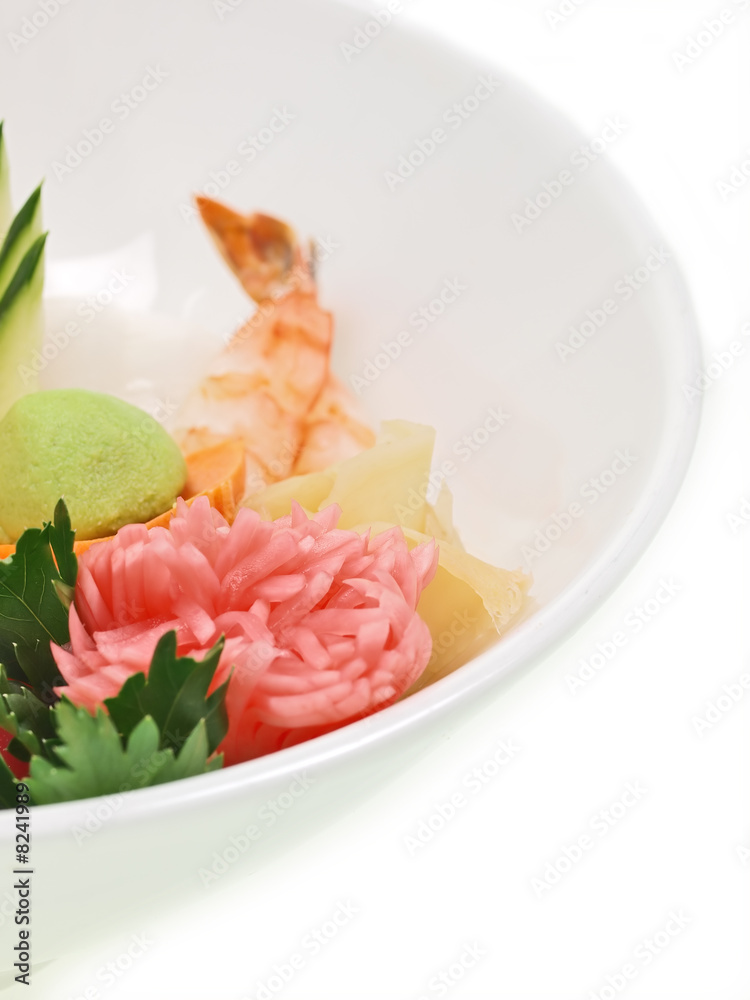 roher garnelen in der schüssel,japanische sashimi roher garnelen in der schüssel,japanische sashimi