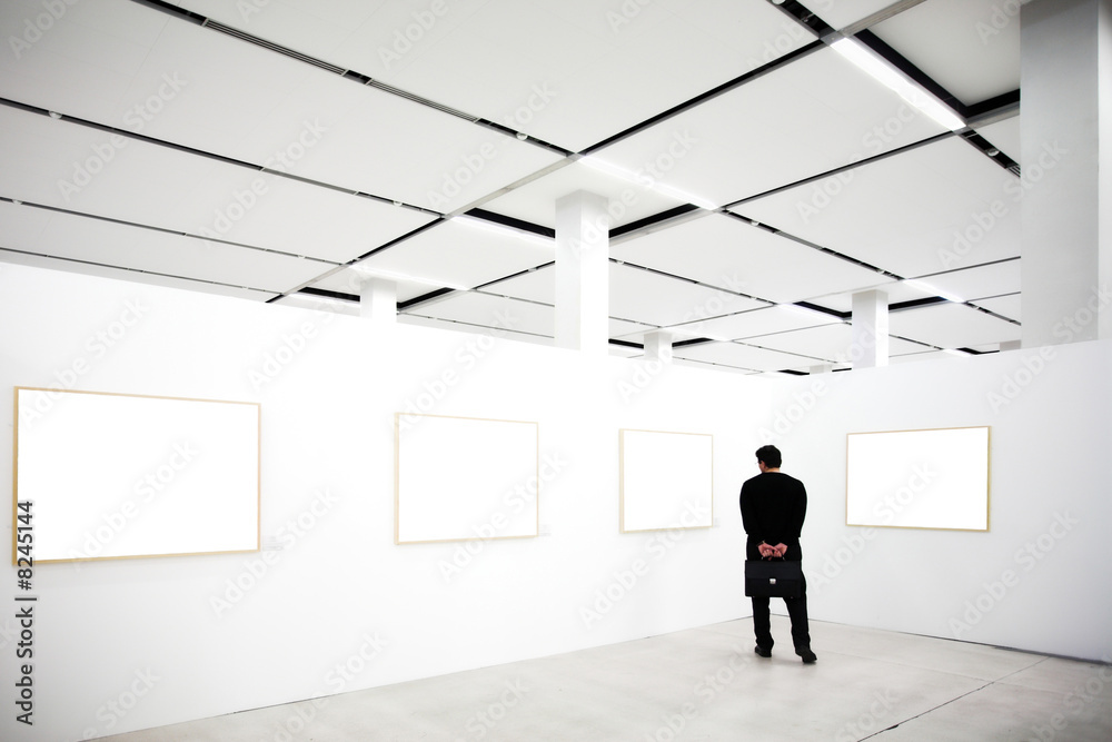 Fototapeta premium walls in museum with frames