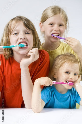 Children brushing teeth