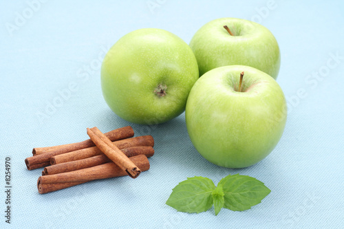 apples and cinnamon