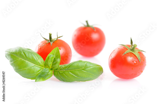 pomodorini con basilico