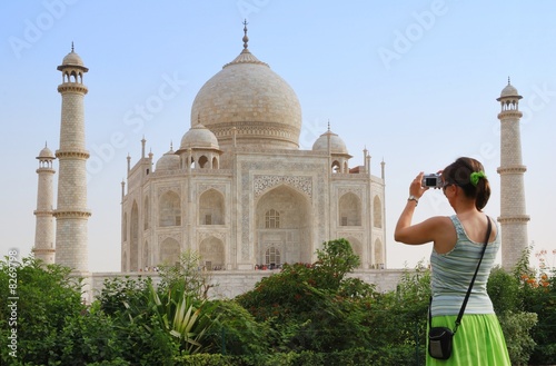 Canvas Print Tourist in front of Taj Mahal