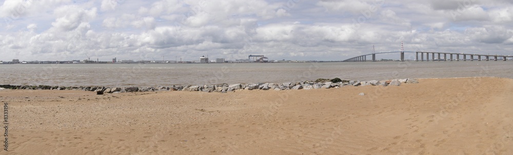 Pont et ville de Saint Nazaire vus de St Brévin Pont et ville de Saint Nazaire vus de St Brévin