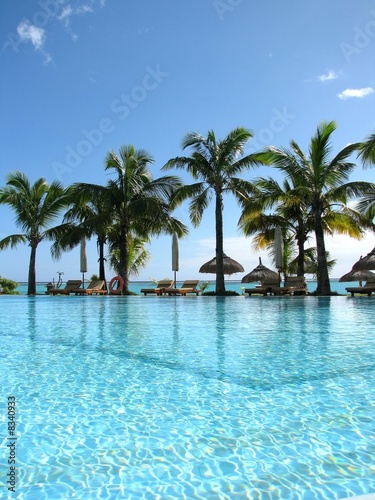 Fototapeta Naklejka Na Ścianę i Meble -  Piscine sur mer