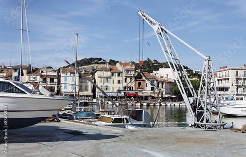 Grue dans le port de plaisance de Cassis - France