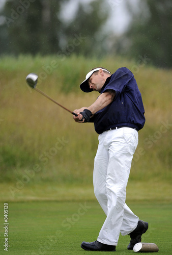 Golf tee shot