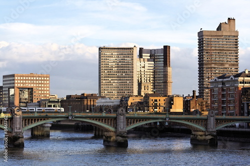 Ponts de Southwark et de la Gare de Cannon Street - Londres © iamtheking33