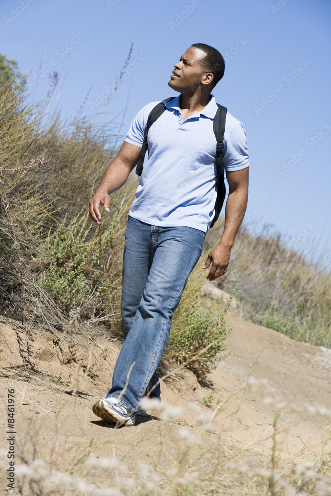 Naklejka premium Man walking on path to beach