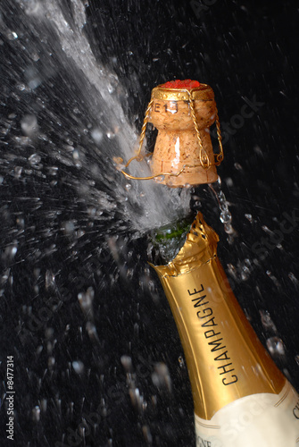 Knallende Champagnerflasche