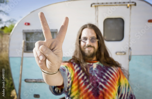 Платно Man in Front of a Trailer Making a Peace Sign