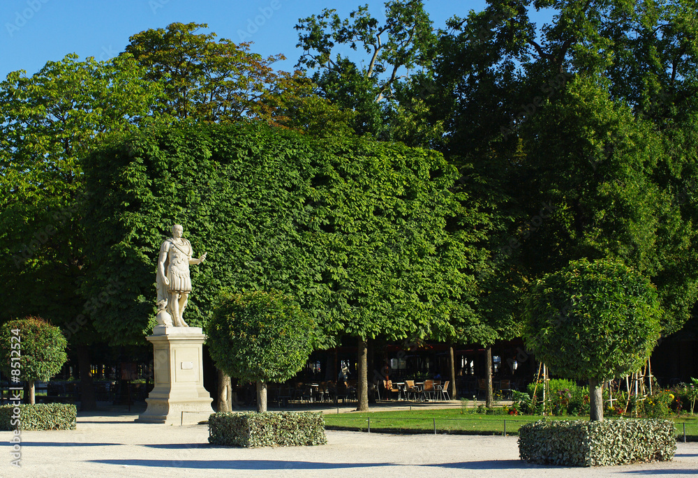 Paris jardin des tuileries