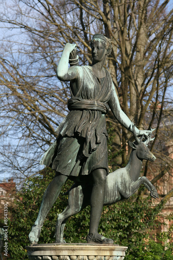 diane statue
