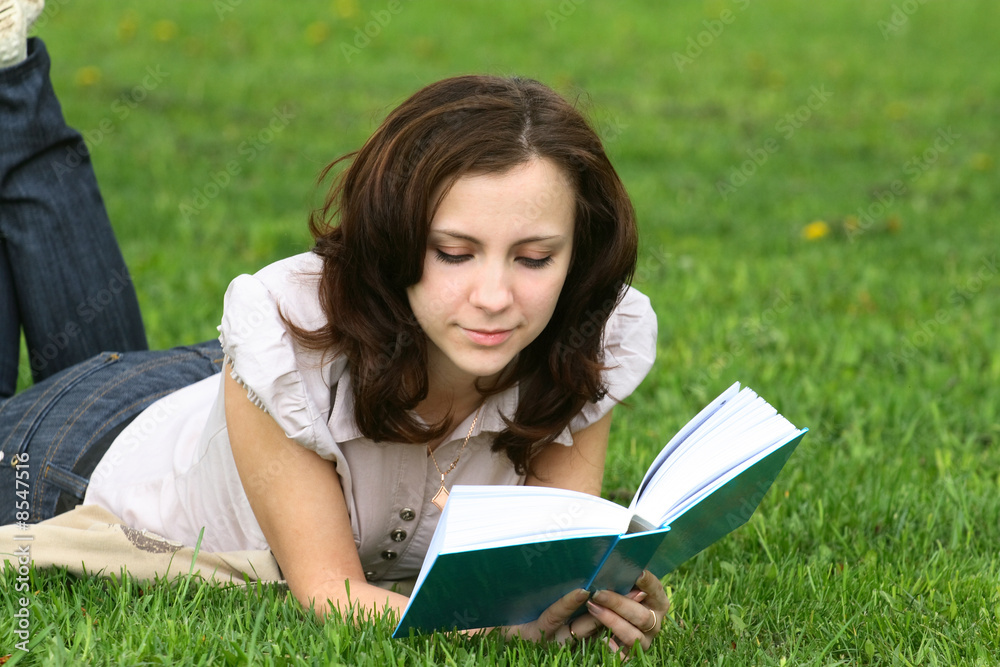 Obraz premium girl with the book on the nature