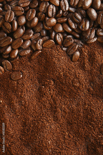 Obraz na płótnie coffee beans and ground background, warm light