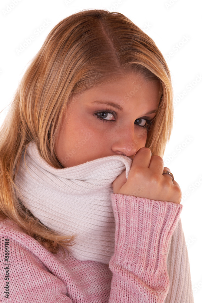 junge Frau mit Rollkragenpullover junge Frau mit Rollkragenpullover