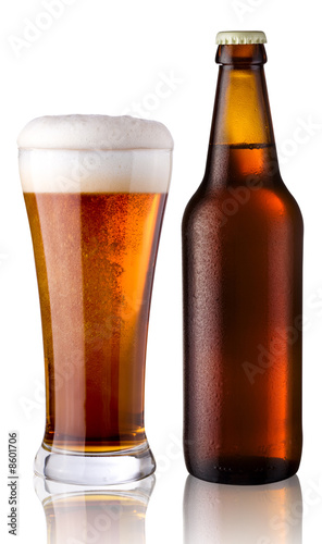 Foto glass and bottle of beer