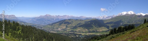 Fototapeta Naklejka Na Ścianę i Meble -  Panorama vu de l'Alpette à Megève en été