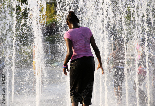 Fototapeta Naklejka Na Ścianę i Meble -  young woman in a fountain