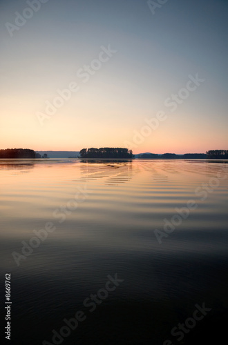 Φωτογραφία Peaceful Lake at Sunset
