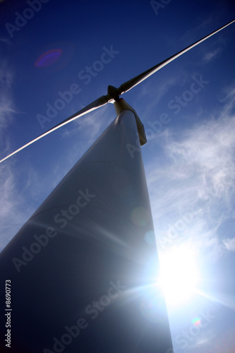 Windrad und Sonne