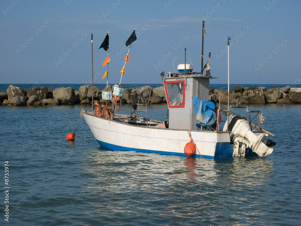 Piccola imbarcazione da pesca Stock Photo | Adobe Stock