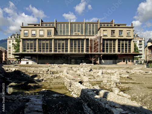 Fouilles devant les Halles de Chambéry photo