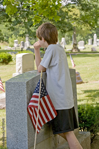 Canvas Print Boy Mourning at Gravesite