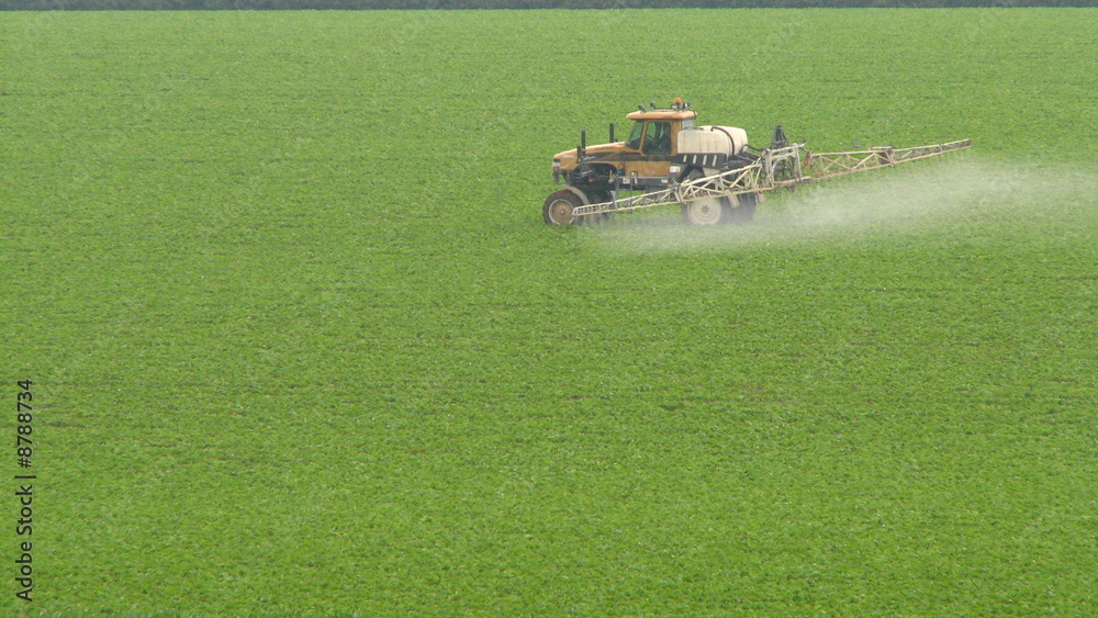 Fototapeta premium Pesticides pour des champs propres