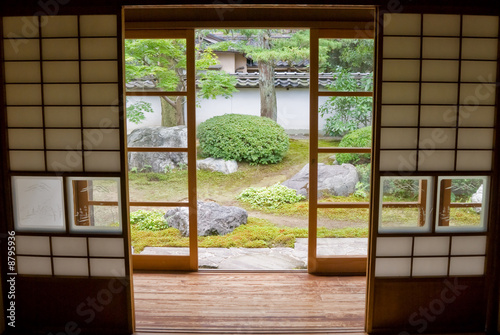 日本家屋の部屋から見える庭 Stock Photo Adobe Stock 日本家屋の部屋から見える庭 Stock Photo Adobe Stock