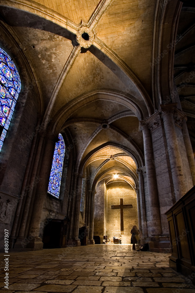 Interior de la catedral de Chartes (France)