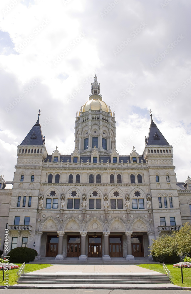 Thie golden-domed capitol building in Hartford Connecticut
