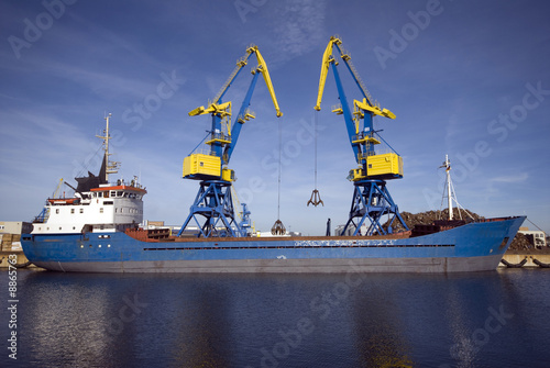 Wallpaper Mural Frachtschiff im Hafen von Wismar Torontodigital.ca