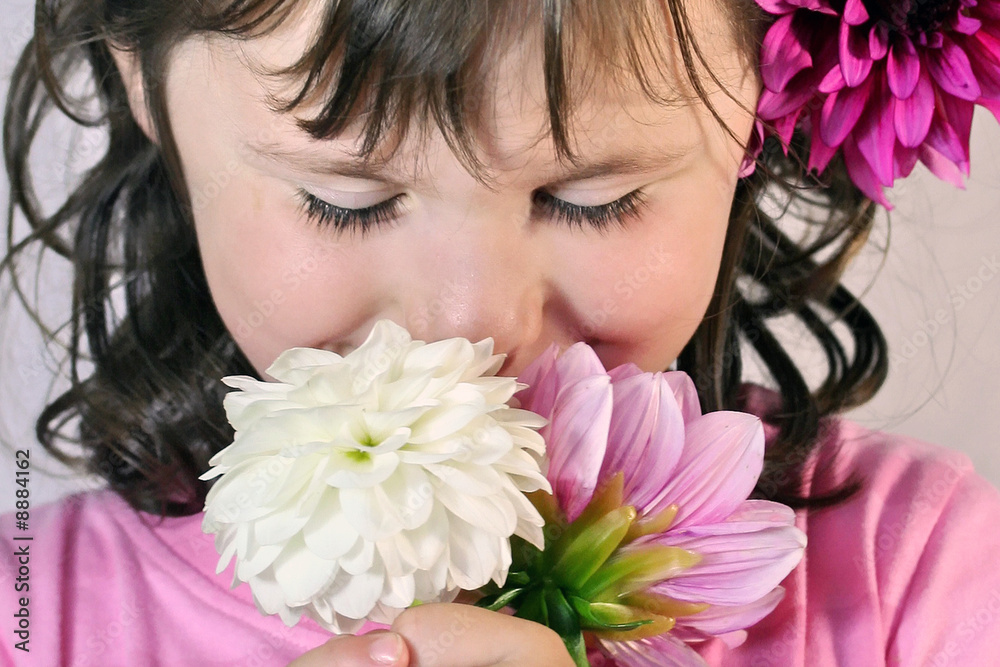 l'enfant et les fleurs