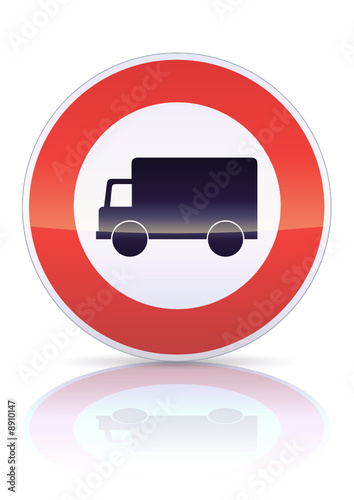 Accès interdit aux camions (reflet métal)