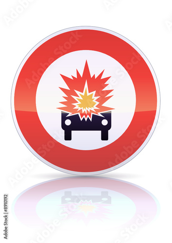 Accès interdit véhicules marchandises explosives (reflet métal)