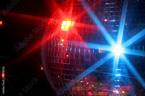 Fotografía mirror disco ball giving off a party vibe at a discoteque