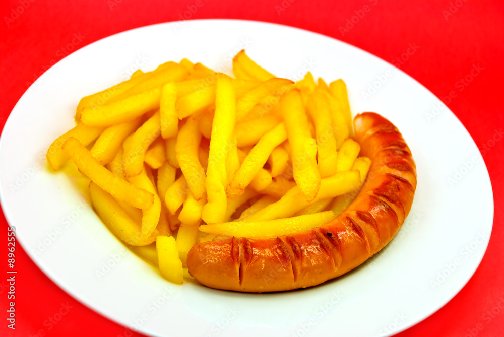 deutsche curry-wurst,pommes-freigestellt auf rot deutsche curry-wurst,pommes-freigestellt auf rot