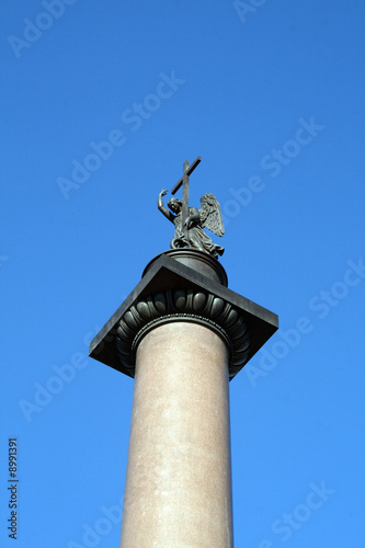 Valokuva ngel on the top of column