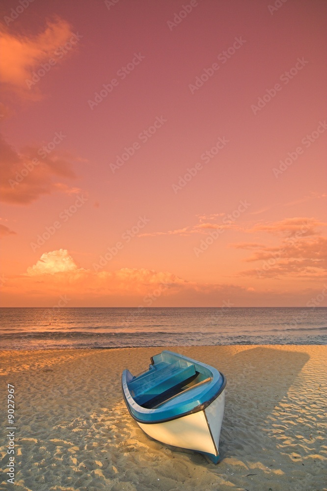 Fototapeta premium sunset beach boat close up