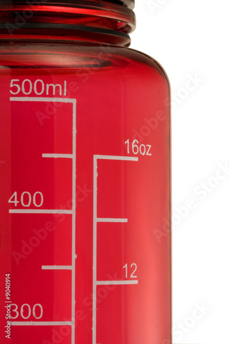 double scale in mililiters and fluid ounces on a drinking botte