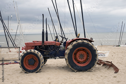 Un tracteur sur la plage