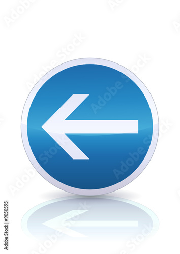 Obligation de tourner à gauche avant le panneau (reflet métal)