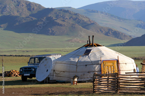 Obraz na płótnie Yourte et sa parabole en mongolie