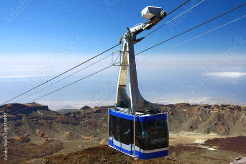 Cable-car going up to peak of Teide