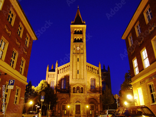 Kirche St. Peter & Paul Nachts Front
